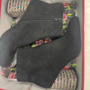 BETSEY JOHNSON FASHION BOOT